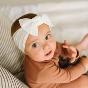 Load image into Gallery viewer, Baby Bling Classic Knot Headband

